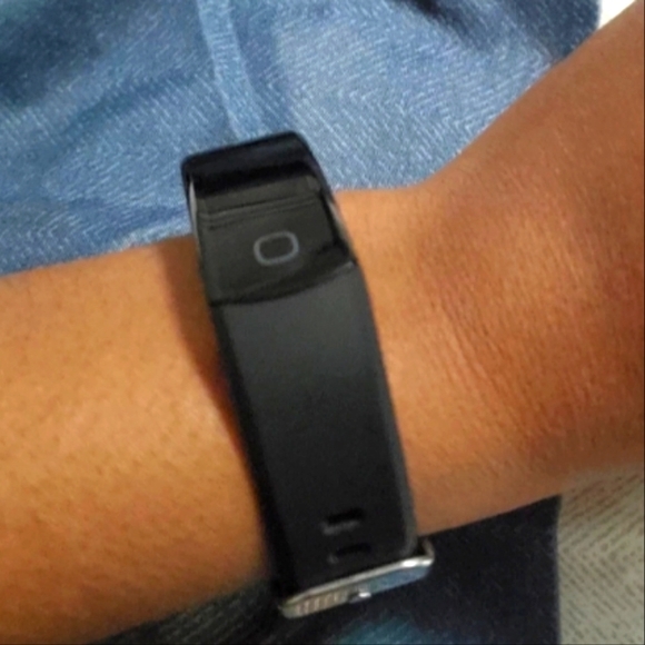 (F) Unisex Brand New Fitness Tracker - Picture 7 of 8